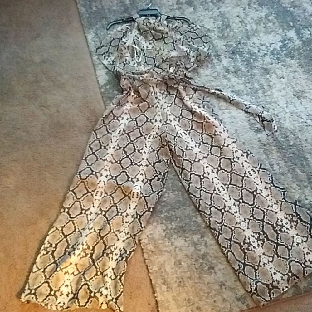 Womens size 8 long pant jumper